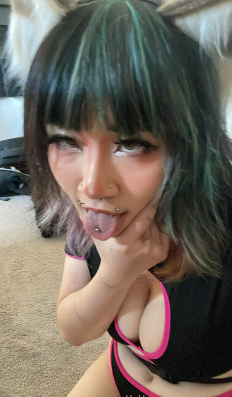 mikiisdamnation art model gallery