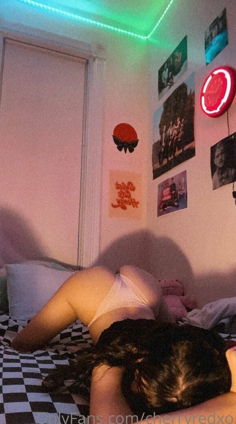 cherryredxo top model pics