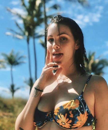 Rose Villain adult star pics