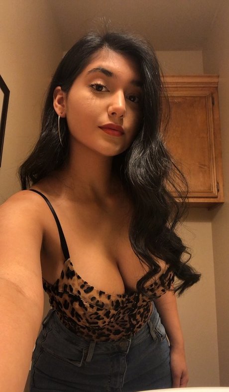 female popular onlyfans sexy nudes pic