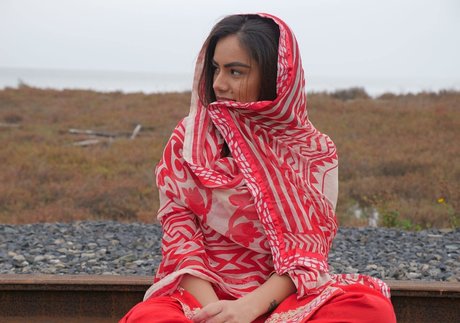 Sukh Bains erotic model img