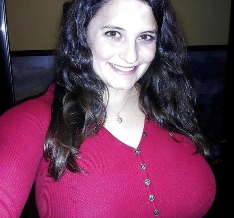 Avery Harwood hd model pic