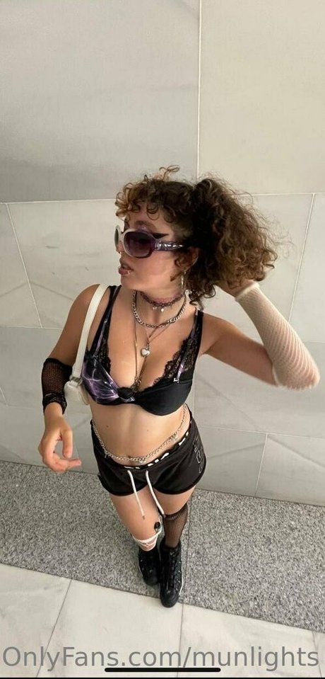 munlights perfect model photo