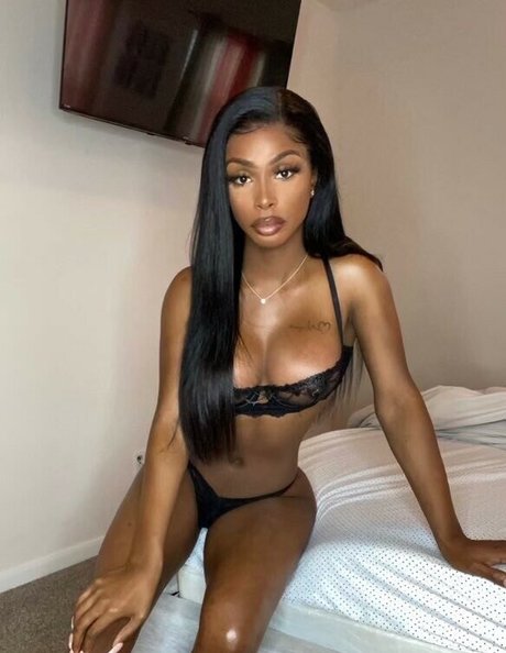 Bianca Cash erotic pornstar pic