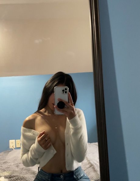 isabelle baby23 model naked image