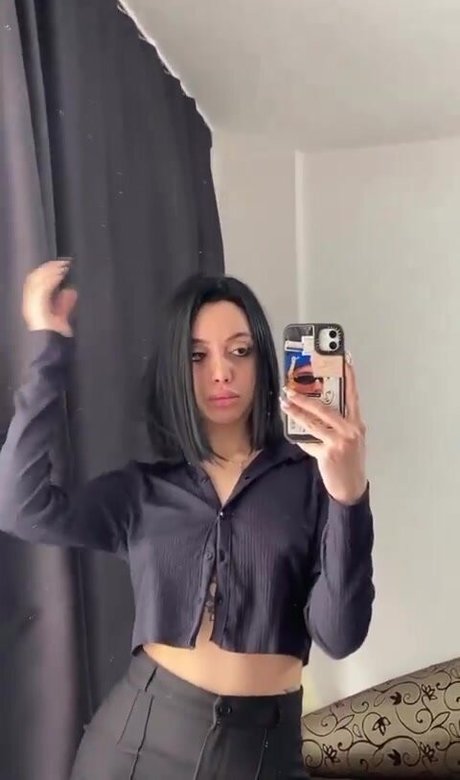 aysgencc beautiful actress pics