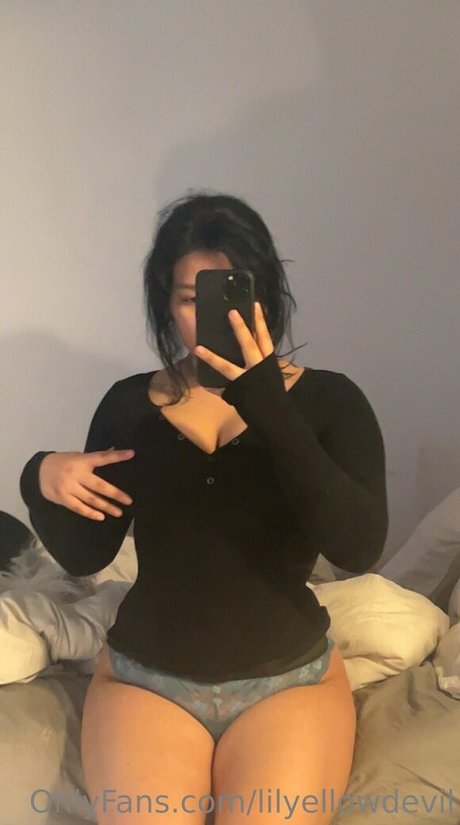 Lilyellowdevil hot model pic