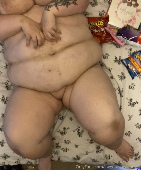 sweetaspeachesss adult actress pic