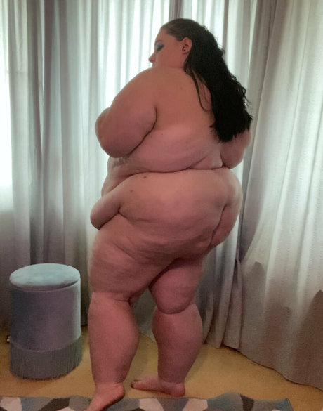 sweetaspeachesss model beautiful pic