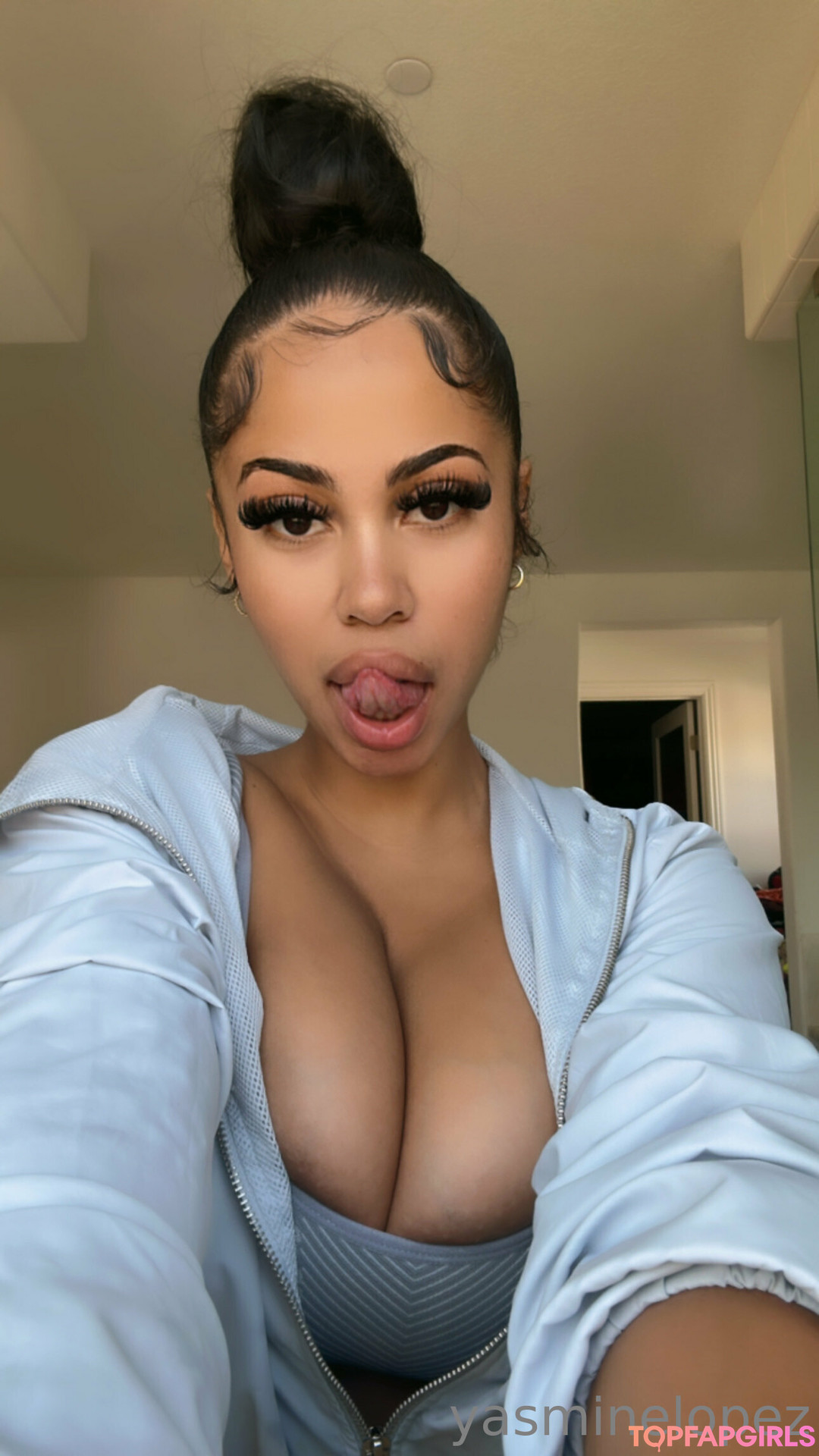 Yasmine Lopez only fans photos