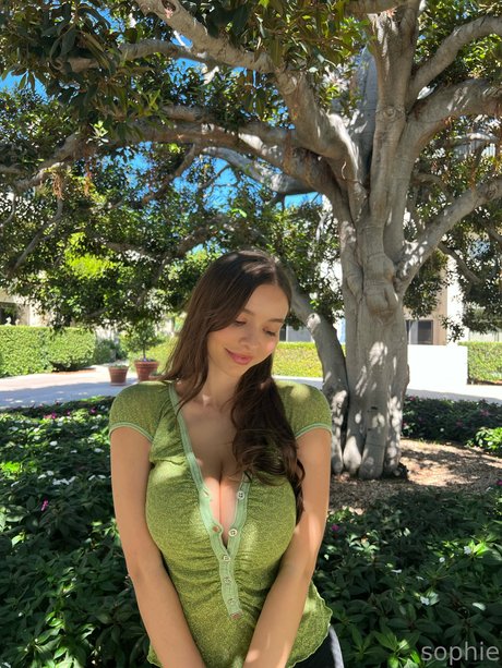 Sophie Mudd onlyfans model images