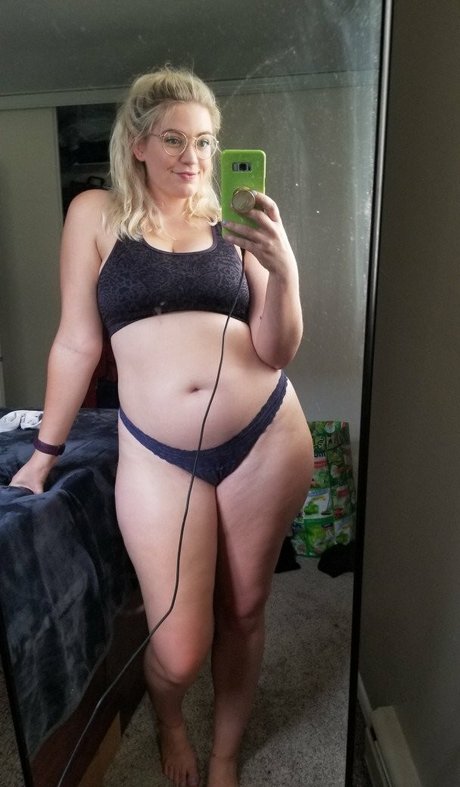 Valerie Bardot onlyfans content