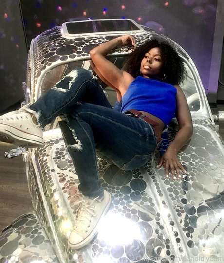 Camille W_ naked onlyfans pics