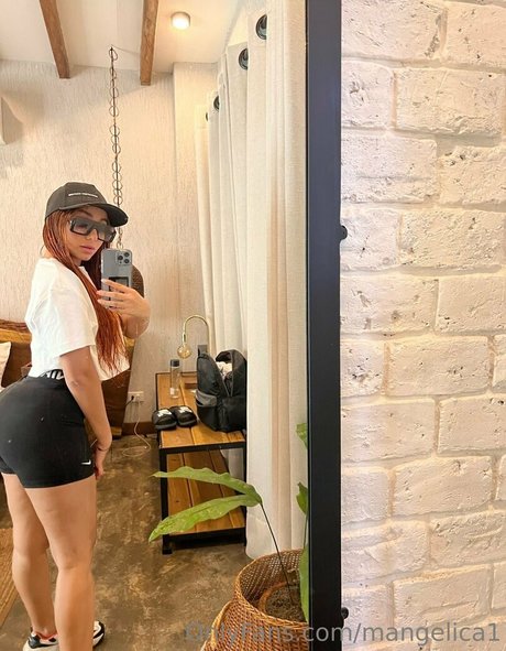 Cute Molly18 onlyfans creator