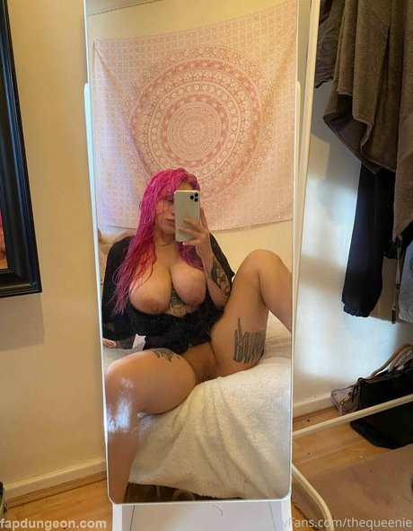Thequeenie only fans pic