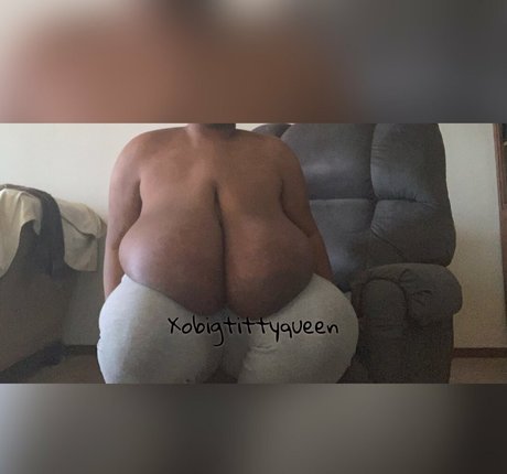 XoBigTittyQueen onlyfans naked