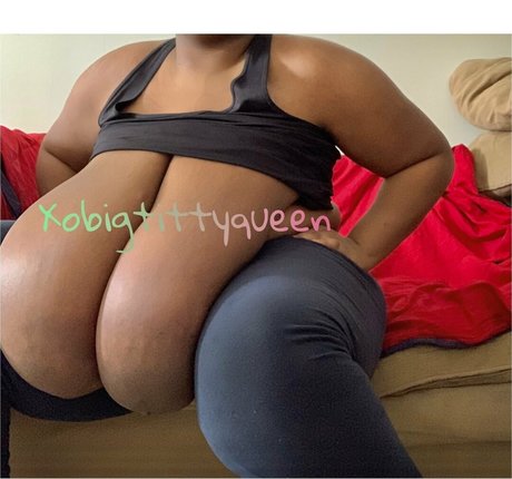 XoBigTittyQueen onlyfans exposed