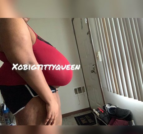 XoBigTittyQueen onlyfans nudes