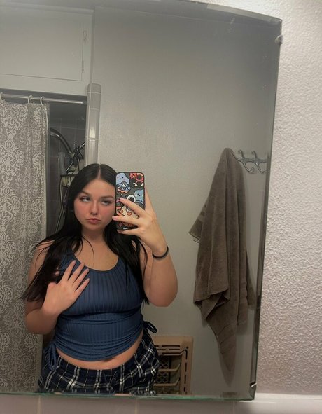 cherrybae onlyfans model photo