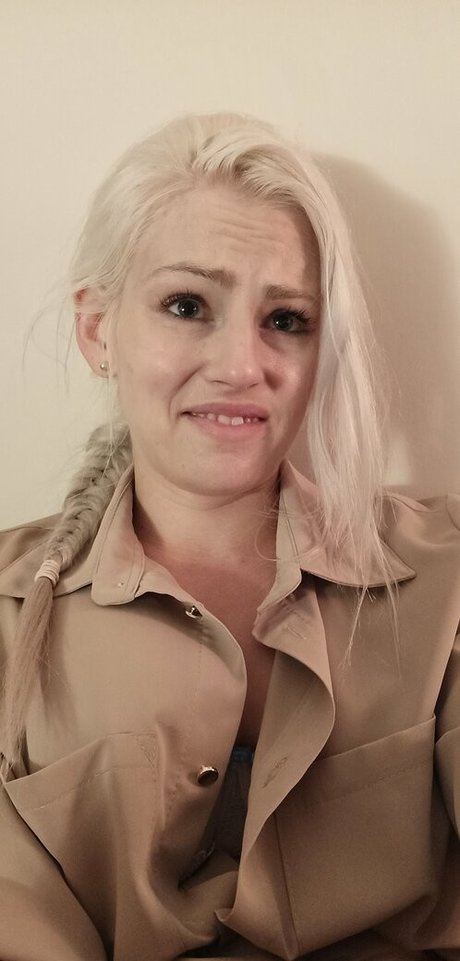 Whitedeva Maddy nude onlyfans leaks