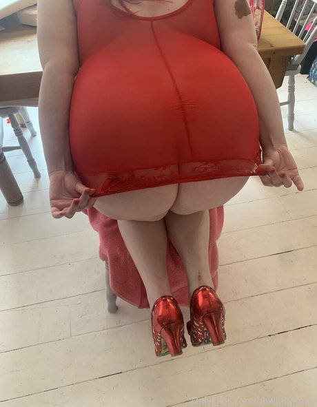 Lucy Jones onlyfans leajs