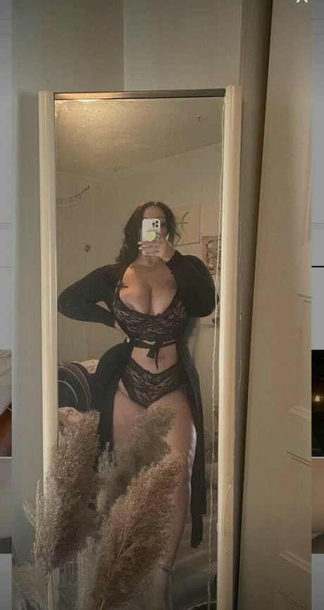 MiMiko Divine onlyfans pics
