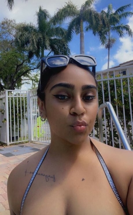 Nita Amari onlyfans model photos