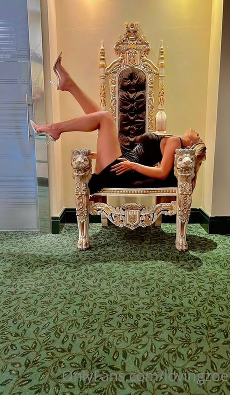 lovingzoe onlyfans naked