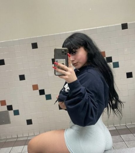 vnikolee onlyfans pics