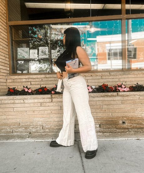 Larissa Cambusano onlyfans photos