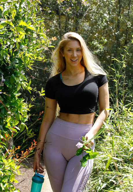 Elle Van Schaik onlyfans content