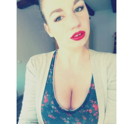 fuzyfruzsina onlyfans creator