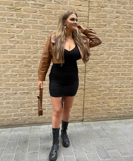 Molly Georgia Leach onlyfans star