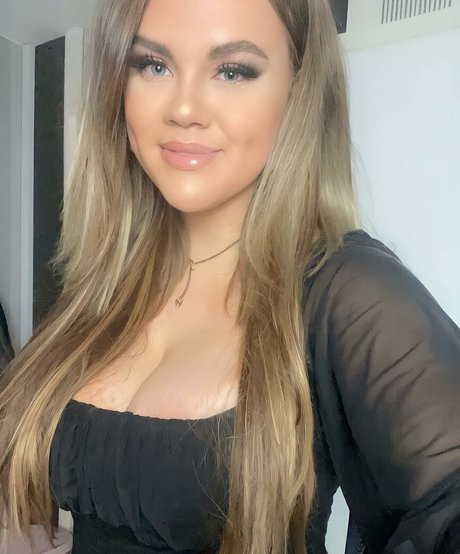 Molly Georgia Leach onlyfans sex leaks