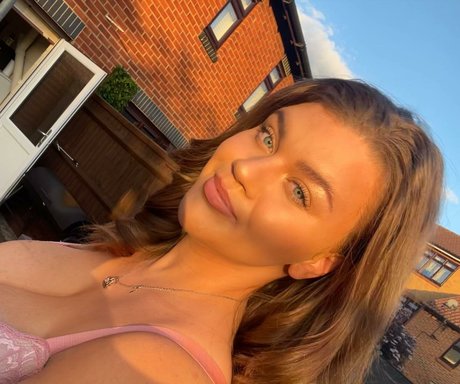 Molly Georgia Leach onlyfans leak free