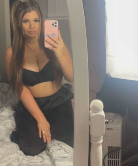 Molly Georgia Leach onlyfans topless