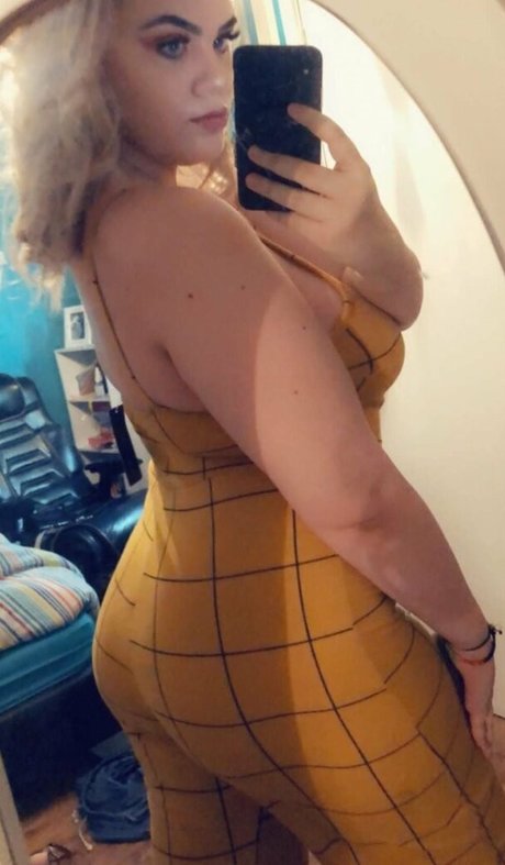 Molly Georgia Leach onlyfans leaks