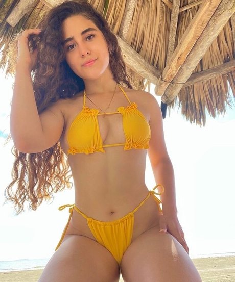 Sassi Z ass onlyfans