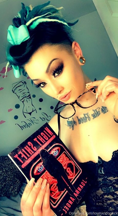 lovesickfordick boobs onlyfans