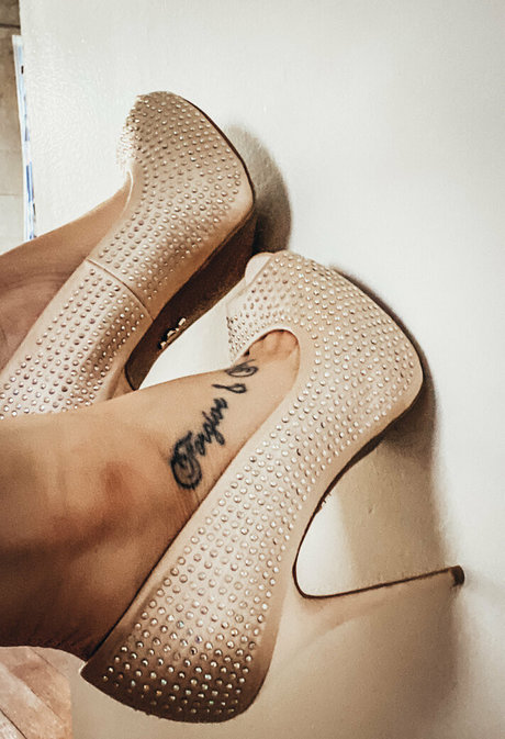 simplyyprettyytoes only fans sex