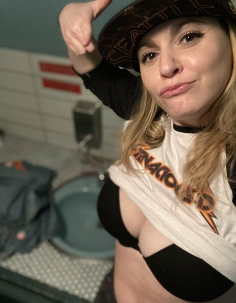 lindsaymariefelton onlyfans nudes leak