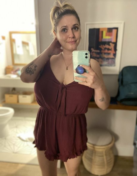 lindsaymariefelton pics onlyfans