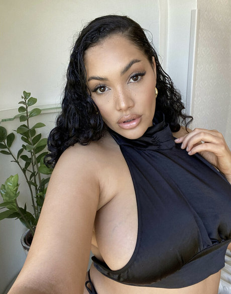 parisxhk nude only fans