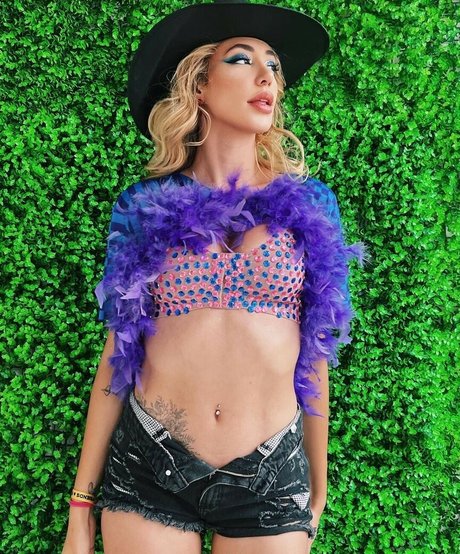 Nicole Louise onlyfans naked leak