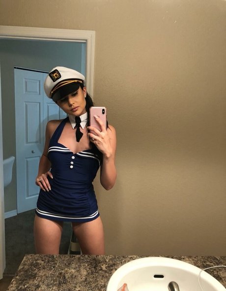 arianamarie onlyfans model photos