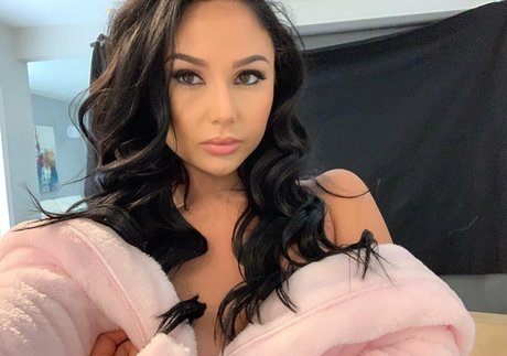 arianamarie onlyfans strip