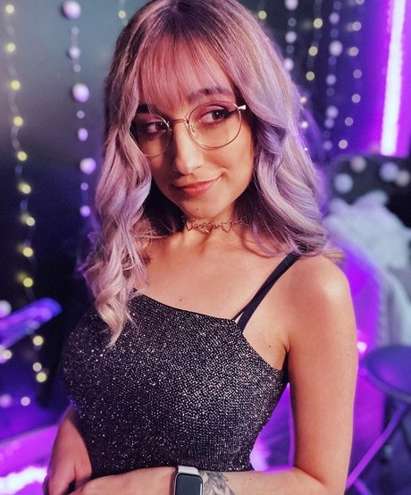 Maya ASMR only fans pics