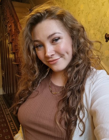 Ya Gal Al onlyfans model photos