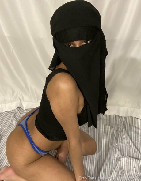 barelylegalhabibi onlyfans ass