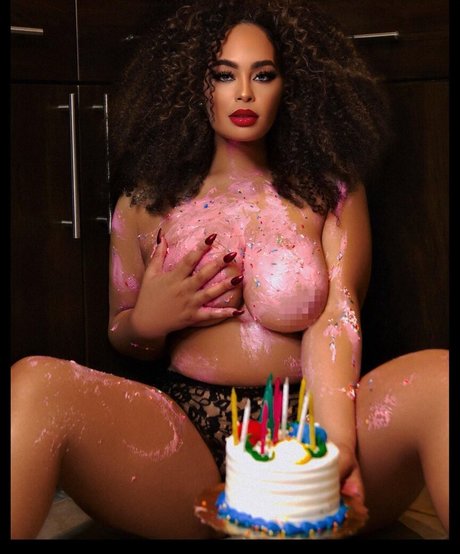 Lovesirensong onlyfans picture